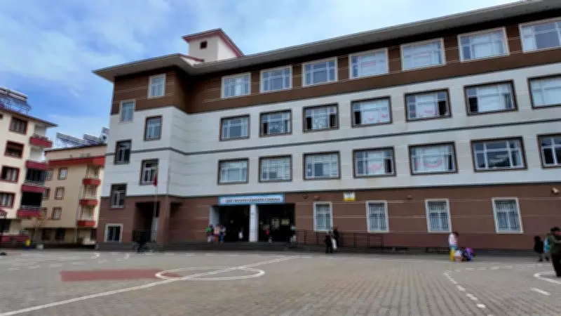 Bingöl'de Okulda Kar Spreyi Krizi: 30 Öğrenci Hastaneye Kaldırıldı