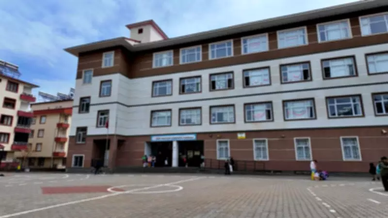 Bingöl'de Okulda Kar Spreyi Panik Yarattı: 30 Öğrenci Hastanelik Oldu