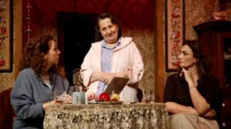 ‘Bir Aile Provası’ Tiyatro Oyunu Kapalı Gişe ile Seyirciyle Buluştu