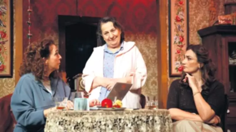 ‘Bir Aile Provası’ Turne Heyecanı Başlıyor: İlk Durak Caddebostan