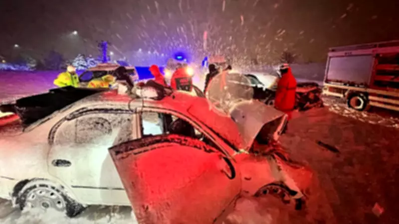 Bitlis'te Kar Yağışında Korkunç Kaza: İki Araç Kafa Kafaya Çarpıştı, 7 Yaralı