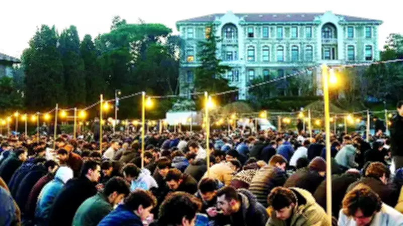 Boğaziçi'nde Binlerce Öğrenci İftarda Buluştu, Rektör İnci'den Anlamlı Mesaj