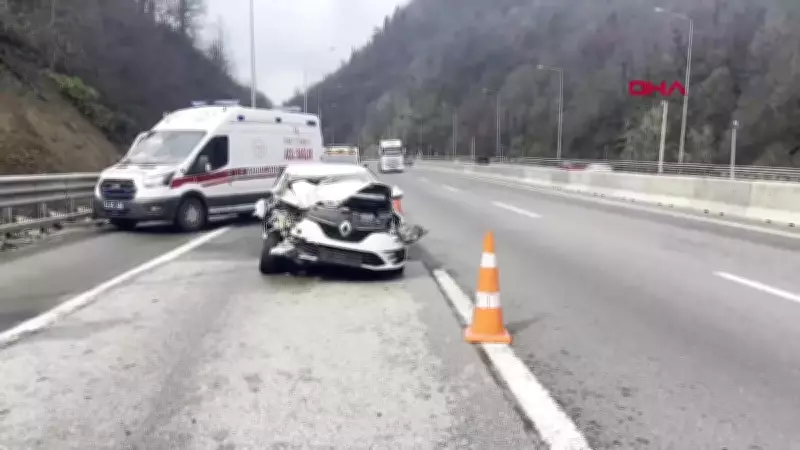 Bolu'da Otomobil Kamyonete Arkadan Çarptı: 2'si Çocuk 4 Kişi Yaralandı