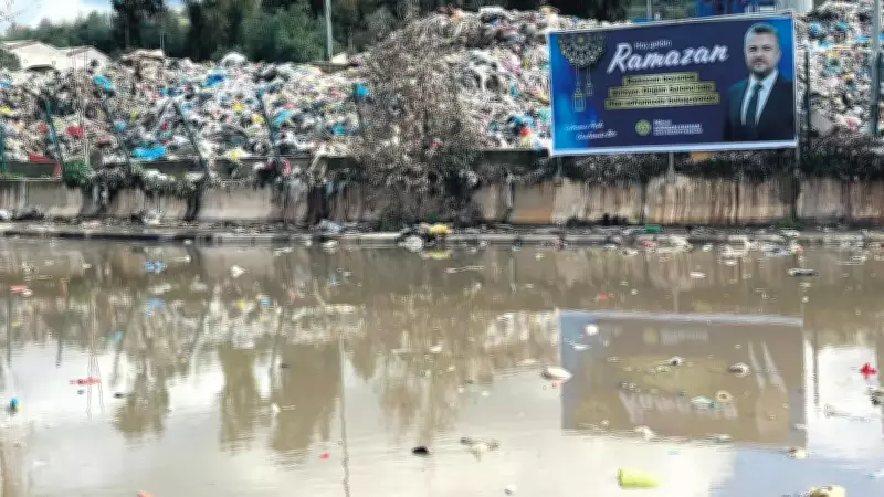 Buca'da Kaçak Çöp Skandalı: Yağmurla Sokaklara Yayılan Atıklar Büyükşehir Tarafından Temizleniyor