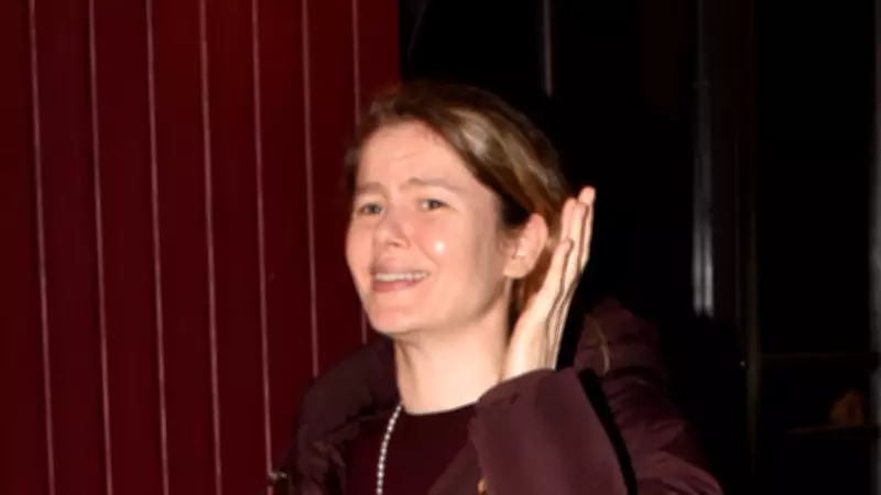 Burcu Biricik ve Ailesi Objektiflere Takıldı: 'Şu An Konuşmayalım' Dedi