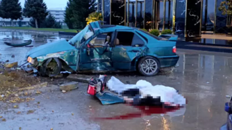 Bursa'da Feci Kaza: Kontrolden Çıkan Otomobil Panoya Çarptı, 1 Genç Hayatını Kaybetti