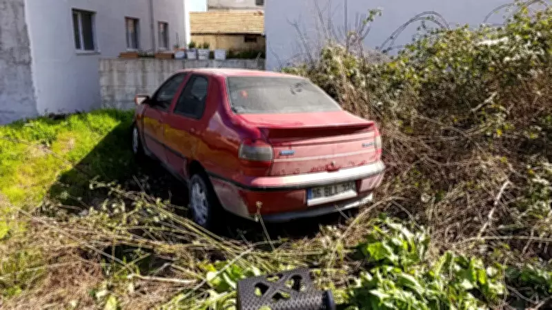 Bursa'da Freni Boşalan Otomobil Şarampole Uçtu: Baba ve Oğul Yaralandı
