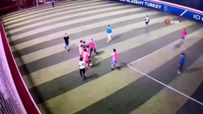 Bursa'da Halı Saha Maçı Kavgası Kameralara Yansıdı: Tekme Tokat Dövüş
