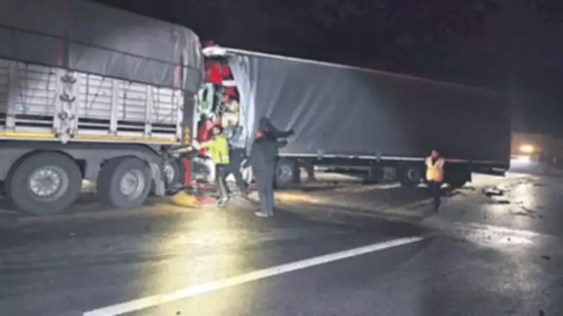 Bursa'da İki TIR'ın Çarpışması: Bir Sürücü Hayatını Kaybetti