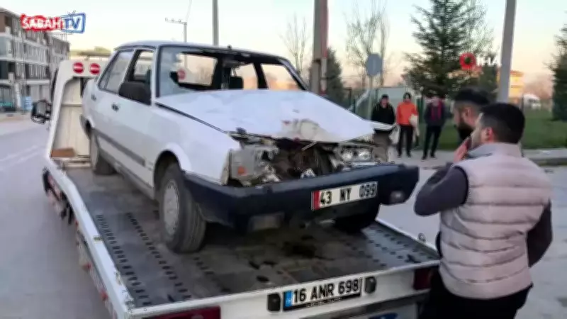 Bursa'da Kontrolden Çıkan Otomobil Park Halindeki Tırın Altına Girdi: 1 Yaralı