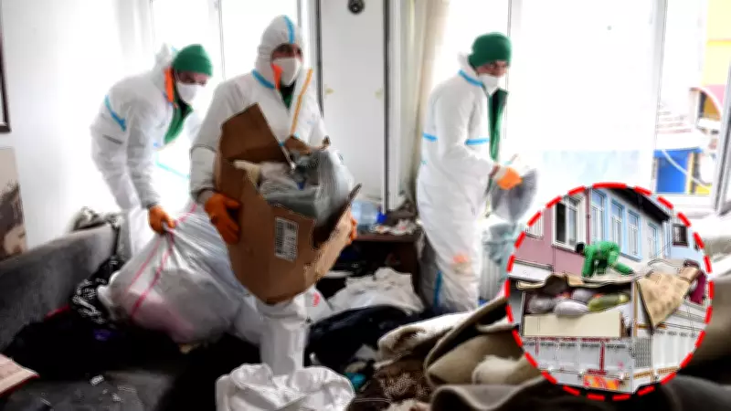 Bursa'da Şok Eden Çöp Evi: Kapı Açılınca 4 Kamyon Atık Ortaya Çıktı