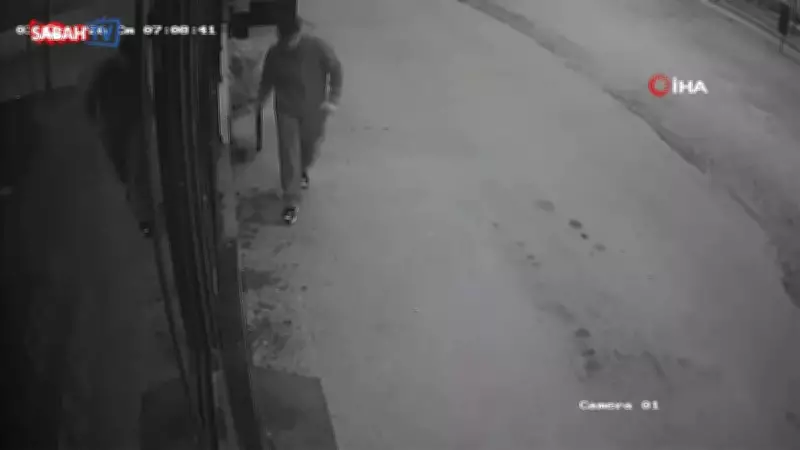 Bursa'da Pizza Zincirine Kundaklama: Şüphelinin Benzin Döküp Ateşe Verdiği Anlar Kameralara Yansıdı