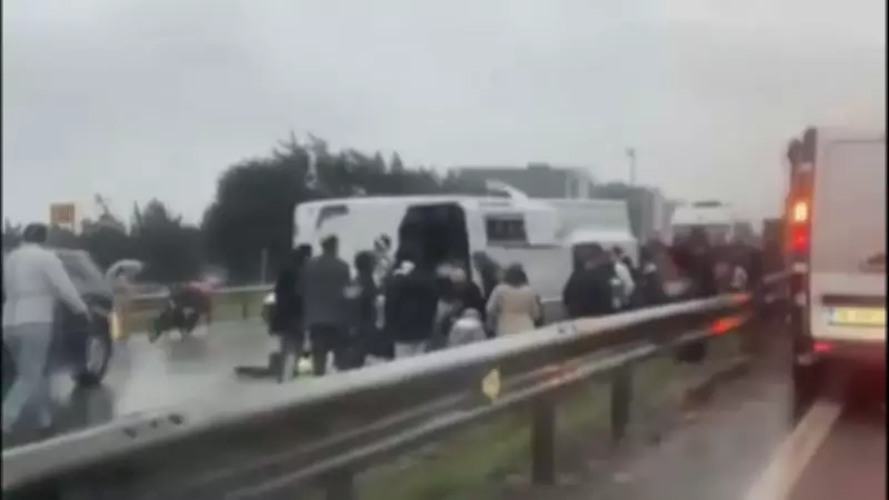 Büyükçekmece'de Korkunç Servis Kazası: 1 Kişi Hayatını Kaybetti, 9 Kişi Yaralandı