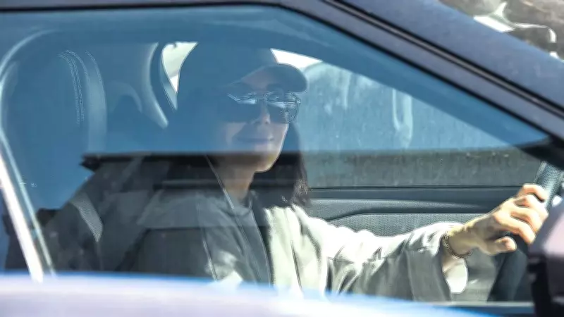 Cansu Dere, Etiler'de Objektiflere Yansıdı ve Aceleci Tavrıyla Dikkat Çekti