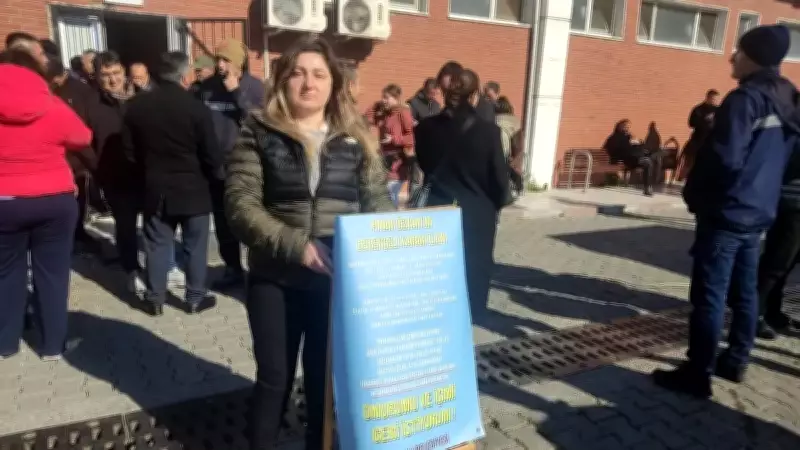 CHP'li Eski Başkanın Sokakta Zor Anları: İşten Çıkardığı Personelle Karşılaştı