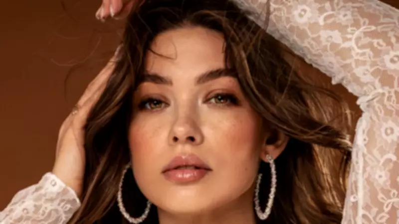 Clean Girl Akımı Rafa Kalktı! Güzellik Dünyasının Yeni Trendi: Kömür Gözler