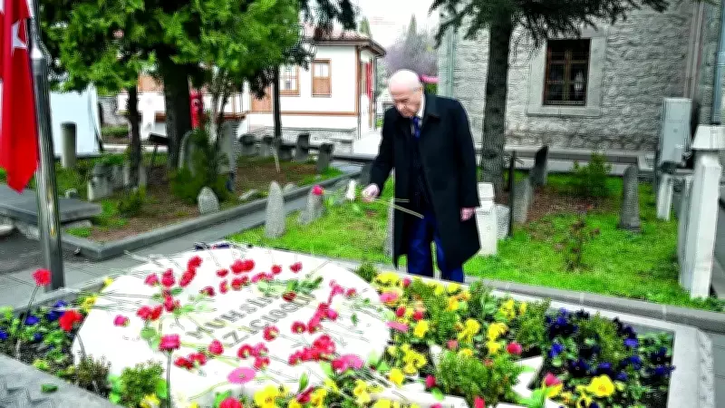 Cumhurbaşkanı Erdoğan, Eski Başbakan Yazıcıoğlu'nun Kabrini Ziyaret Etti