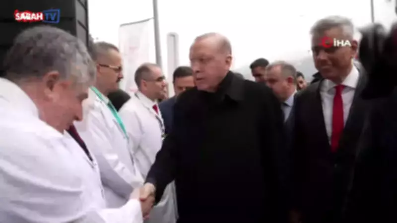 Cumhurbaşkanı Erdoğan, Güneysu'da Annesi Adını Taşıyan Hastanede Hastaları Ziyaret Etti