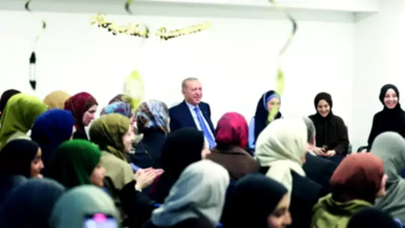 Cumhurbaşkanı Erdoğan, Mezun Olduğu Okulda Öğrencilerle Buluştu