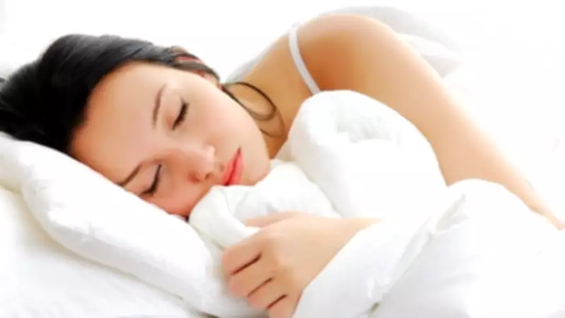 İdeal Uyku Pozisyonları: Sırt Üstü ve Yüz Üstü Yatmak Doğru Mu? Uzman Rehberi