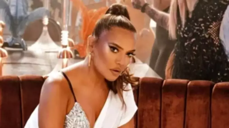 Demet Akalın İmajını Yeniledi ve Yeni Şarkısı İçin Stüdyoya Girdi