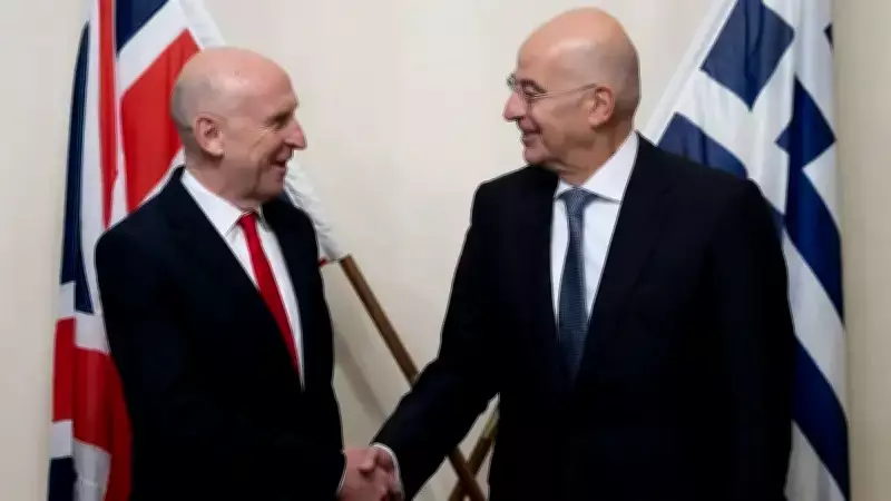 Dendias ve İngiliz Mevkidaşı Savunma İşbirliğini Görüştü