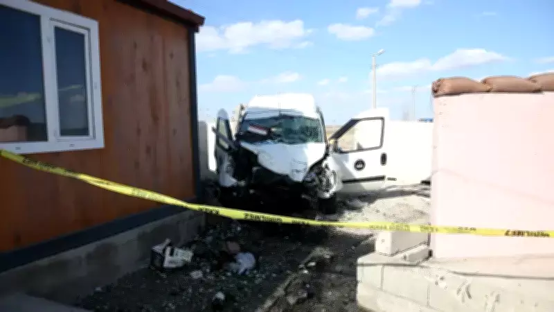 Denetim Noktasında Feci Son: Bariyerlere Çarpan Sürücü Hayatını Kaybetti