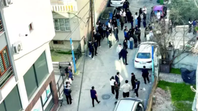 Denizli'de 5,1 Büyüklüğünde Deprem: Panik ve Hasar, Artçılar Sürüyor