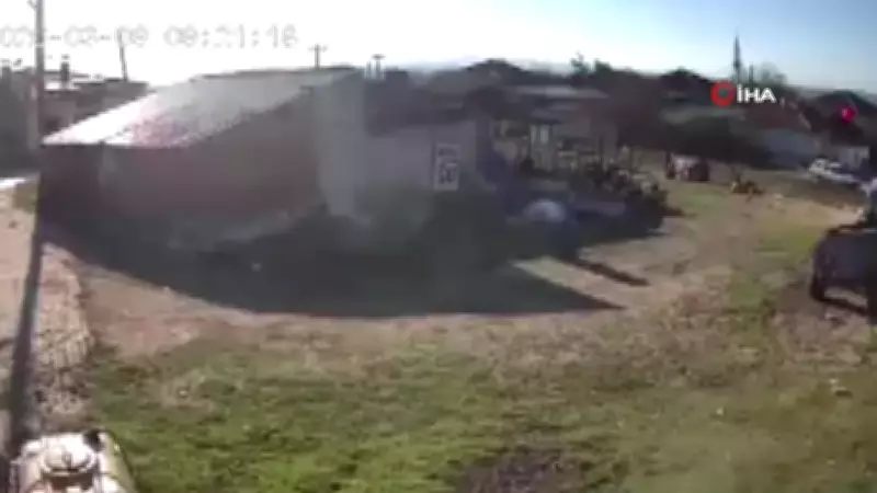 Denizli'de 5,1 Büyüklüğündeki Deprem Anı ve Trafo Patlaması Kamerada