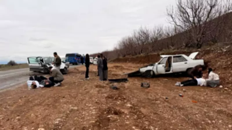 Denizli'deki İki Ayrı Trafik Kazasında Toplam 8 Kişi Yaralandı