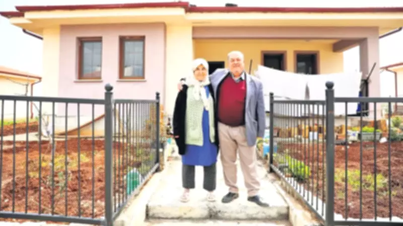 Depremzede Çift Yeni Evlerinde Mutlu: 'Çatı Parasına Ev Sahibi Olduk'