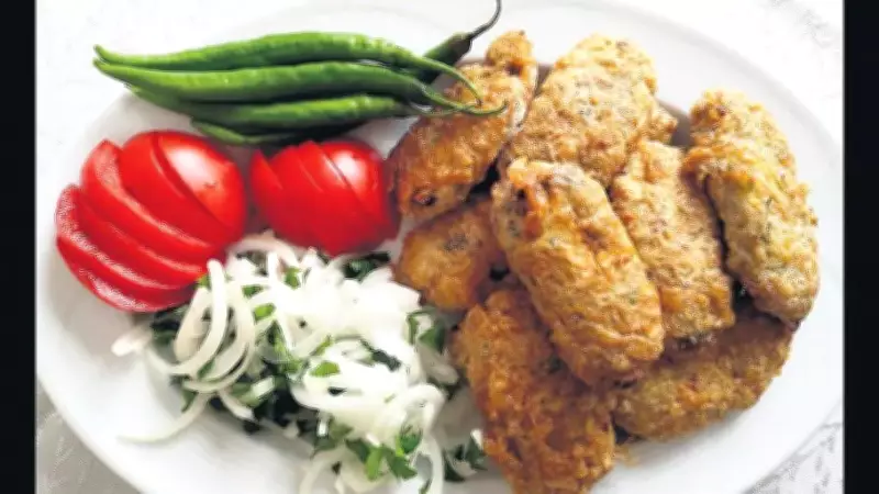 İdil Açıkalın'dan Pratik Kadınbudu Köfte ve Fırında Patates Püresi Tarifi