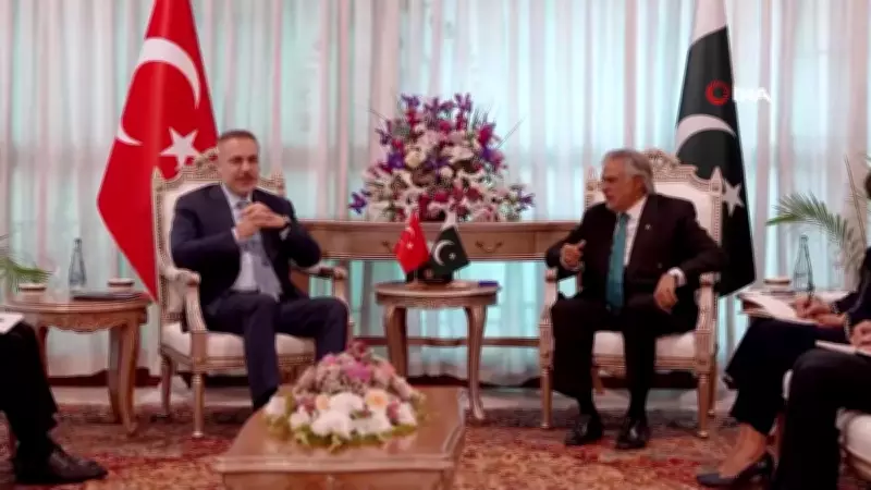 Dışişleri Bakanı Fidan, Pakistan'da Bölgesel Toplantı Öncesi Dar ile Görüştü
