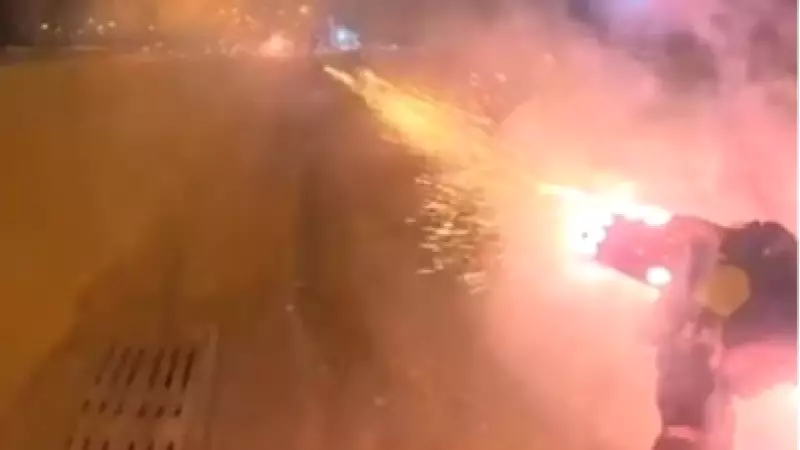 Diyarbakır'da Motosikletli, Havai Fişeklerle Arkadaşlarına Şaka Yaptı!