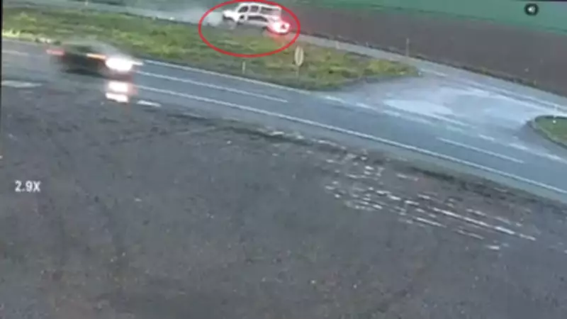 Diyarbakır'da Otomobil ile Hafif Ticari Araç Çarpıştı: 1'i Ağır 4 Yaralı