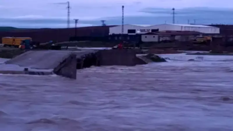 Diyarbakır'da Sağanak Sonrası Köprü Yıkıldı, Ulaşım Aksamaları Yaşanıyor