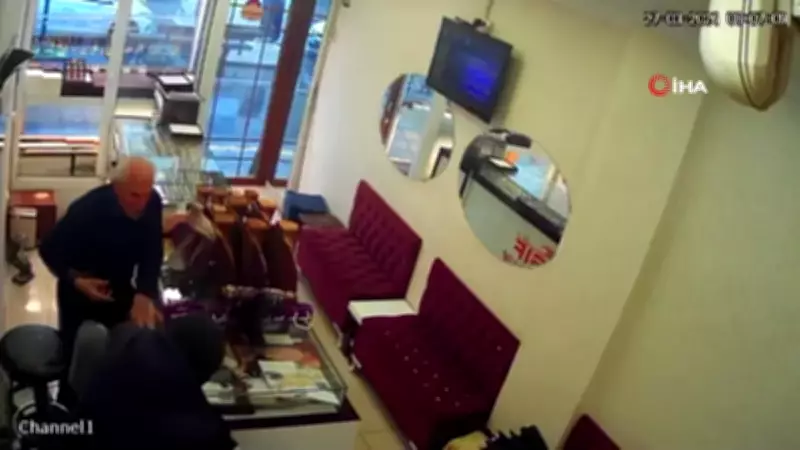 Diyarbakır'da Silahlı Kuyumcu Soygunu: 1,5 Kilo Altın Çalındı, Güvenlik Kamerası Anları Yayınlandı