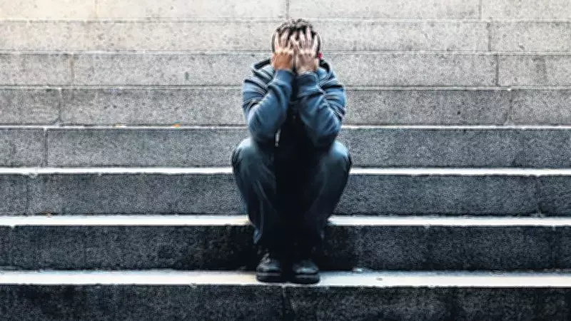 Dünya Zenginleşirken Ruhlar Fakirleşiyor: Sosyal Medya ve Mutluluk Tuzağı