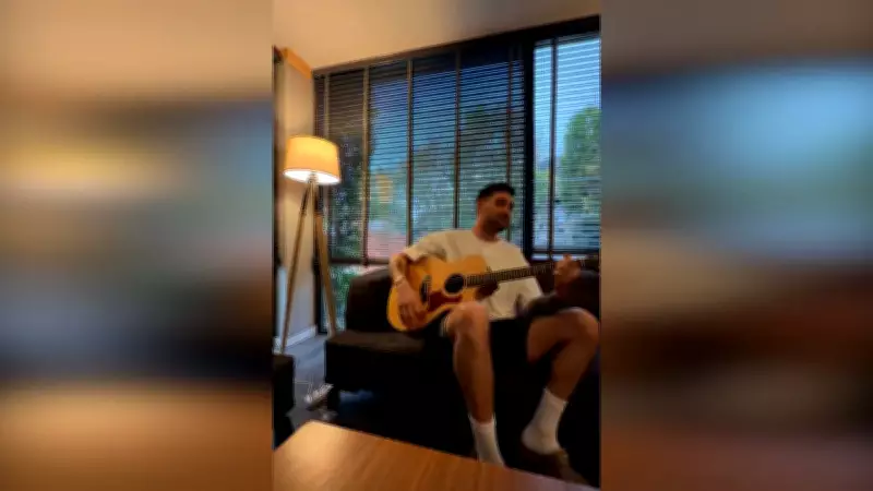 İdo Tatlıses'in Gitar Performansı Sosyal Medyayı Salladı, Eşi Yasemin Şefkatli'den Romantik Sitem!