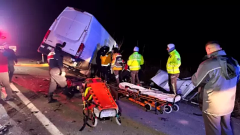 Edirne'de Korkunç Kaza: Kamyonet TIR'a Arkadan Çarptı, 2 Ölü 1 Yaralı