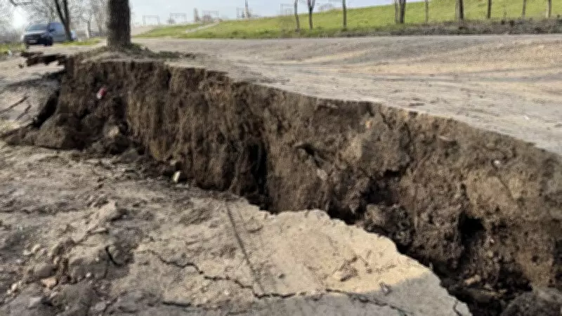 Edirne'de Tunca Nehri Kıyısında Toprak Kayması: 50 Metrelik Alanda Çökme
