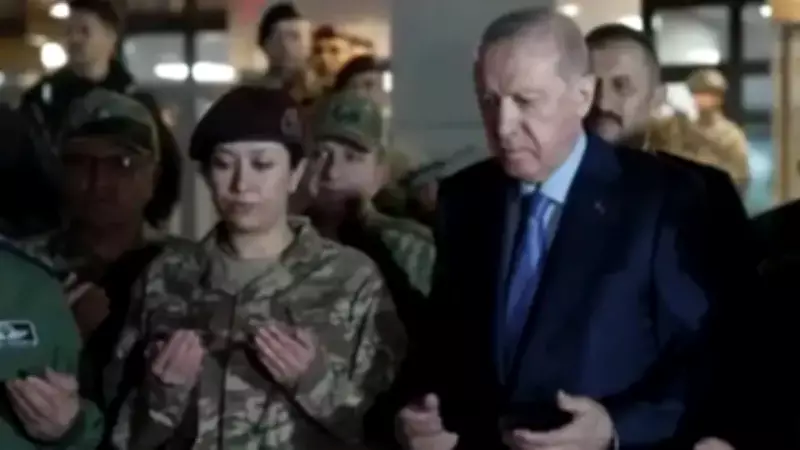 Şehit Halisdemir'in Kızı Teğmen Oldu, Bordo Bereyi Babasının Birliğinde Takıyor