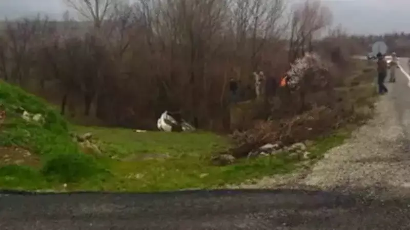 Elazığ'da Kontrolü Kaybeden Otomobil Dereye Uçtu: 3 Yaralı