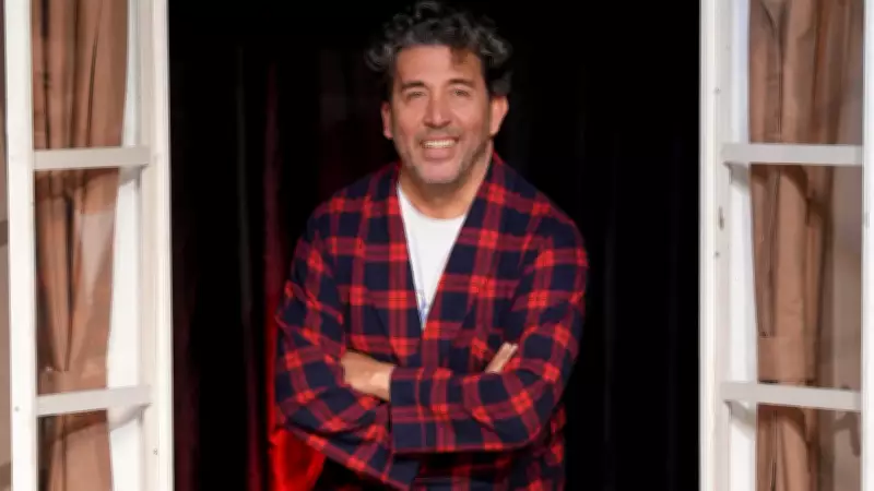 Emre Kınay'dan Sert Eleştiriler: 'Oyunculukta Eğitim Şart, Tiyatro Şöhret Cilası Değil'