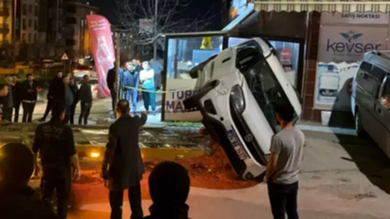 Çerkezköy'de Makas Atan Otomobil 5 Araca Çarptı, 2 Yaralı