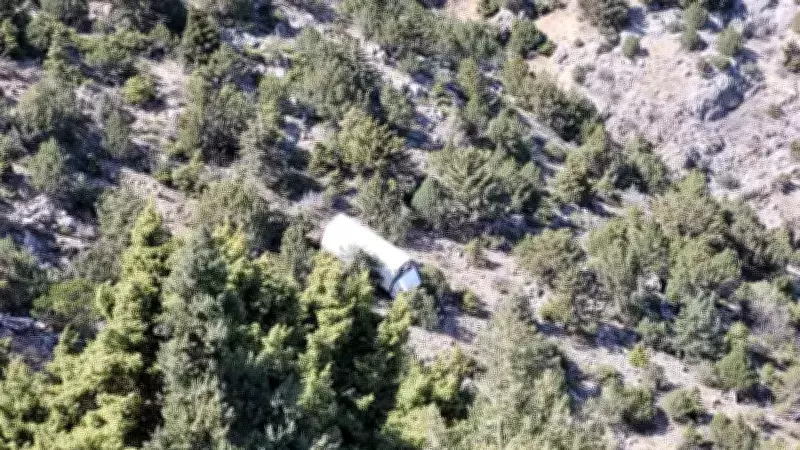 Erzincan'da Freni Patlayan Kamyon Uçuruma Yuvarlandı, Sürücü Yaralandı