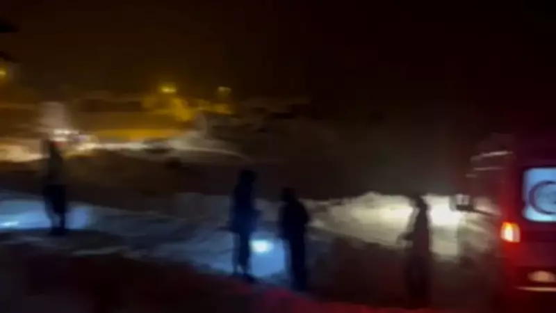 Erzincan'da Kar Altında Hayat Mücadelesi: Köy Yolu Acil Açıldı