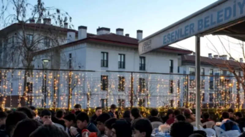 Esenler'de 300 Çocuk ve Genç, Cami İftarında Ramazan Bereketini Paylaştı