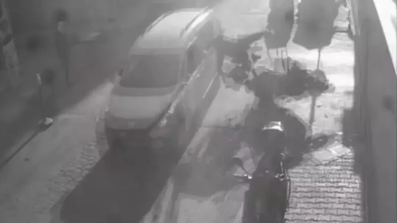 Esenler'de Aynı Noktada Tekrar Kaza: 1'i Çocuk 2 Yaralı