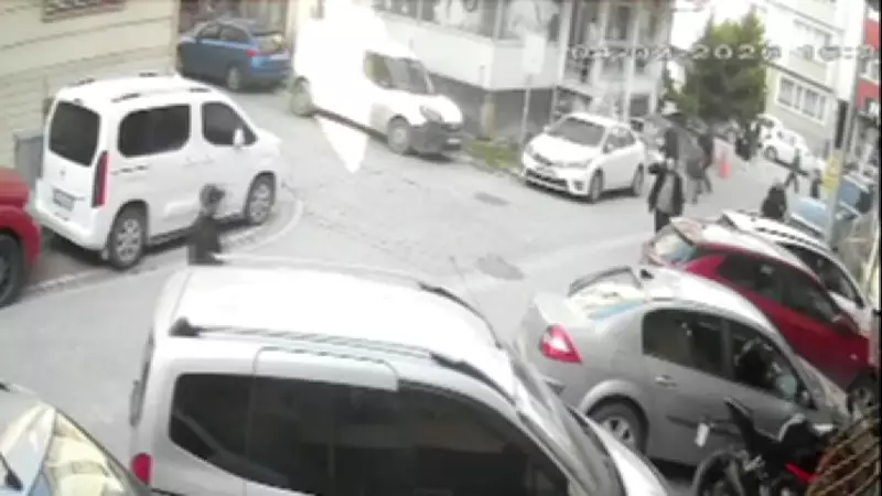 Esenyurt'ta Yaşlı Çifti Sokak Ortasında Darp Ettiler: 'Dışarı Çıkamıyoruz'